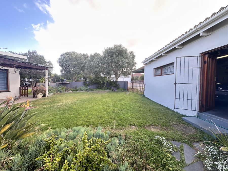 3 Bedroom Property for Sale in Stilbaai Wes Western Cape
